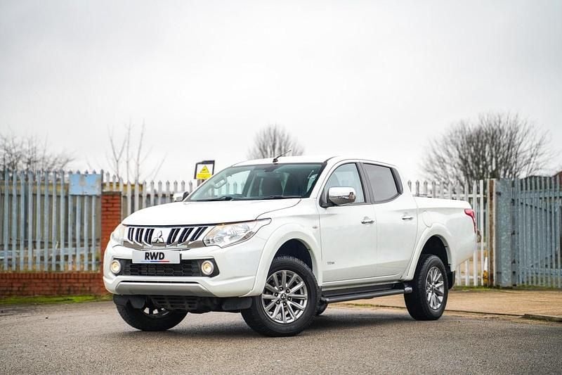 White Used 2015 Mitsubishi L200 Pickup | £10,995 (Fair price) - Image 1/4