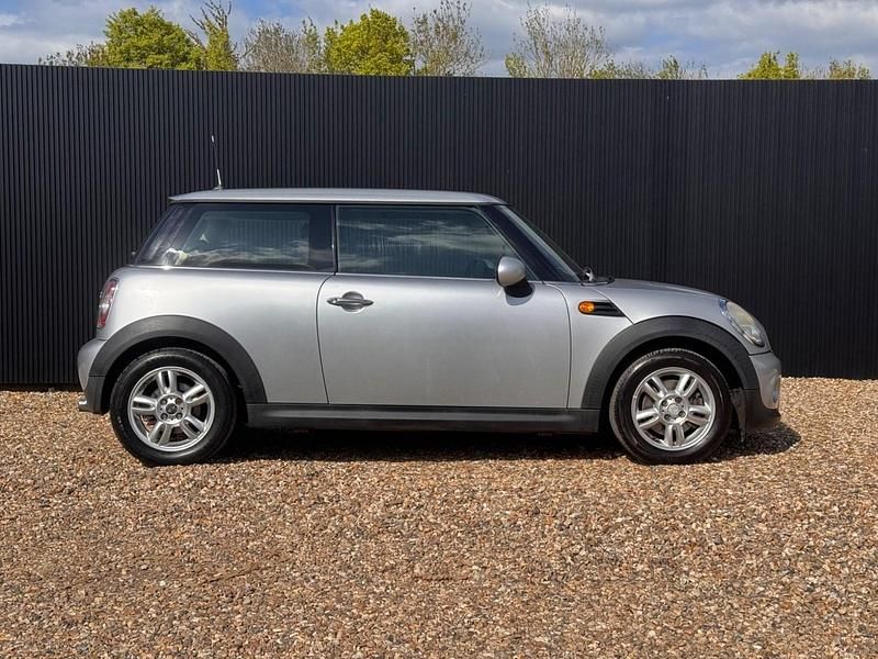 Usado Mini Cooper Hatch 2010 Plateado Utilitario