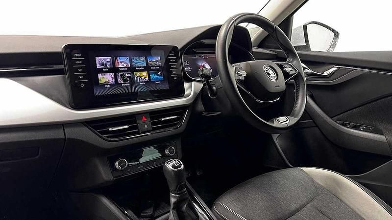 Used Skoda Kamiq SE L 81 HP (59 kW) 2021 Moon white metallic SUV