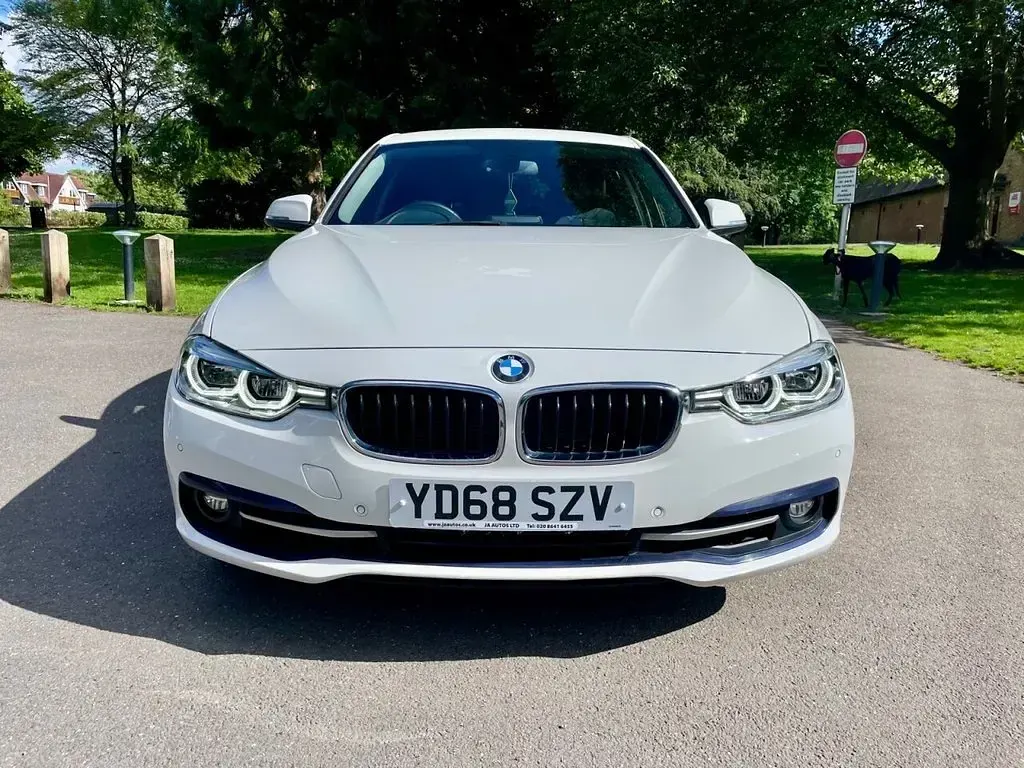 Used BMW 318 Sport Line 2018 White Sedan