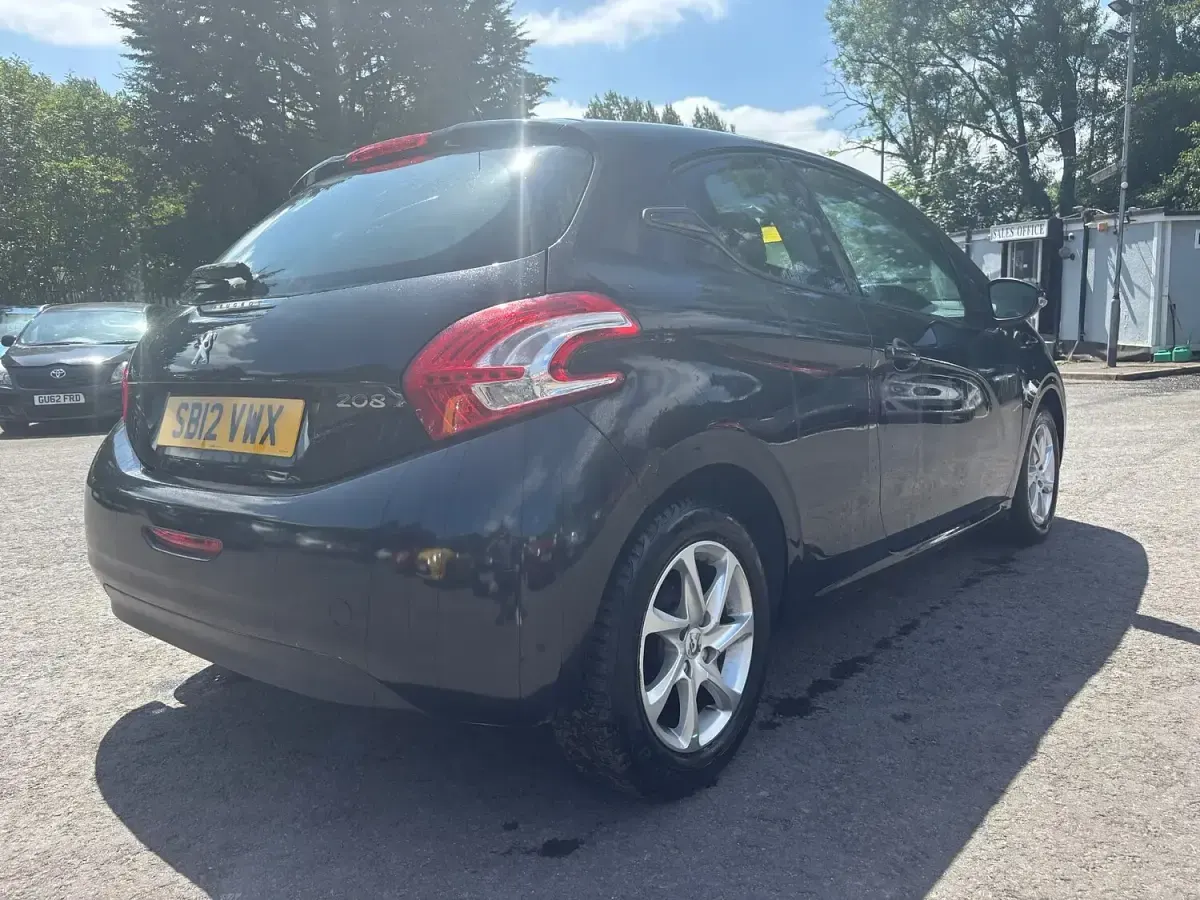 Used Peugeot 208 Active 68 HP (50 kW) 2012 Black Hatchback