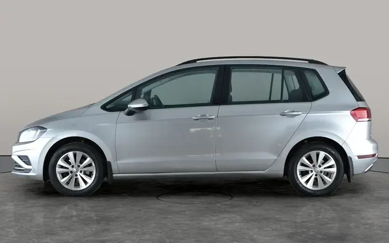 Used VW Golf VII SE 131 HP (96 kW) 2019 Silver Hatchback