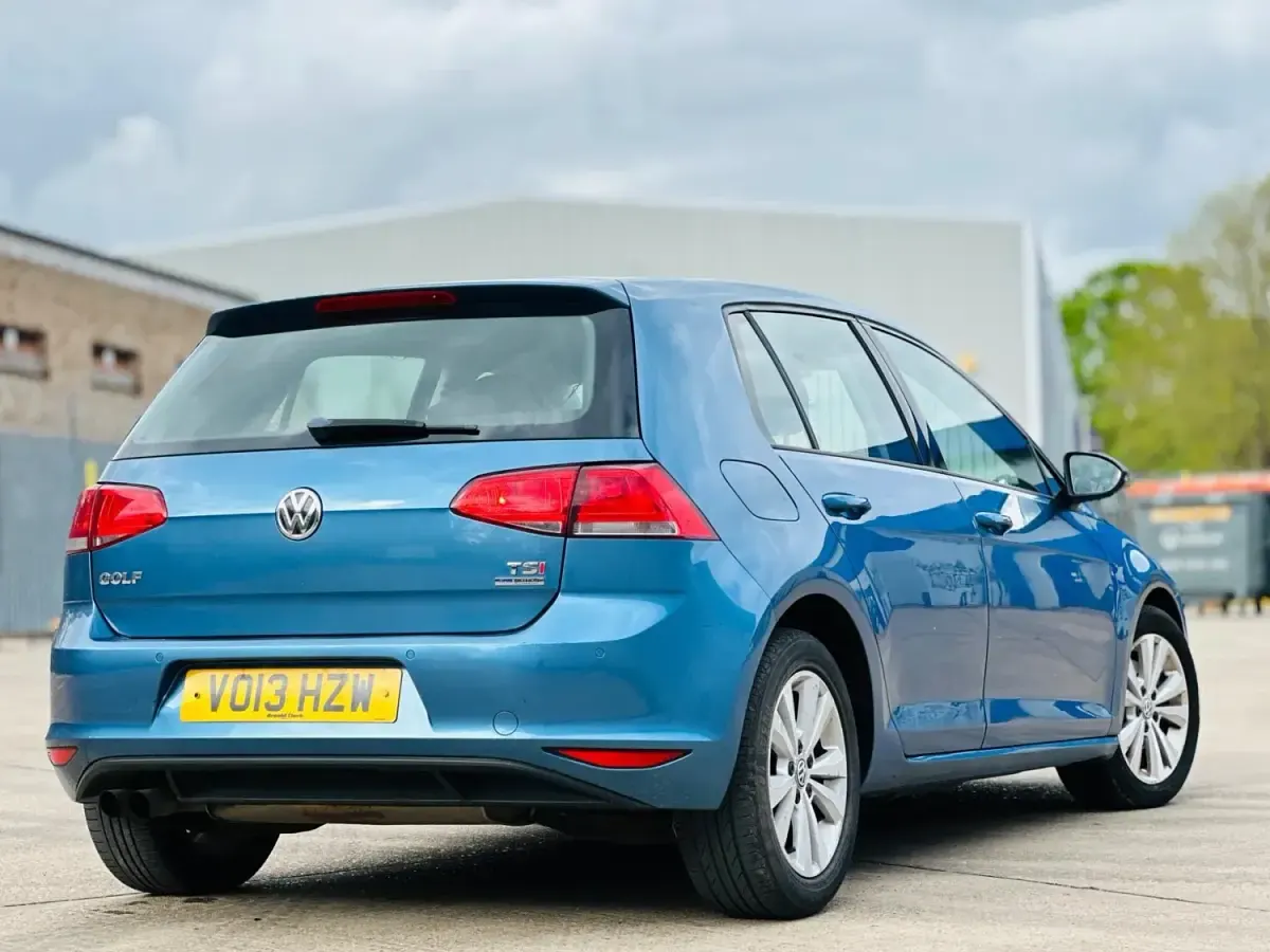 Używany VW Golf VII SE 122 KM (89 kW) 2013 Niebieski Hatchback