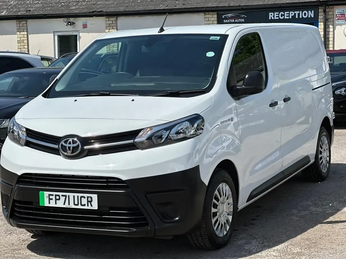 Used Toyota Proace 100 kW (136 HP) 2021 White MPV