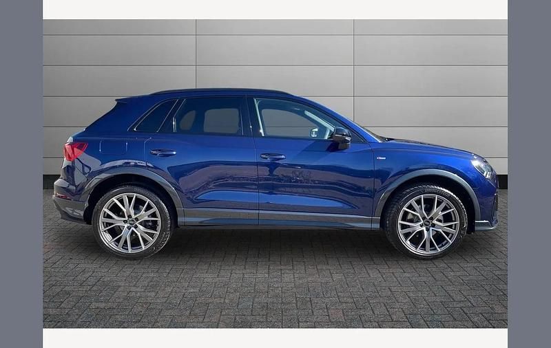 New Audi Q3 Black Edition 150 HP (110 kW) 2025 Navarra blue SUV