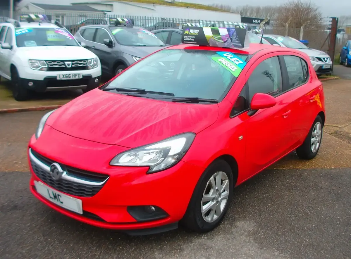 Used Vauxhall Corsa Design Edition 95 HP (69 kW) 2015 Red Hatchback
