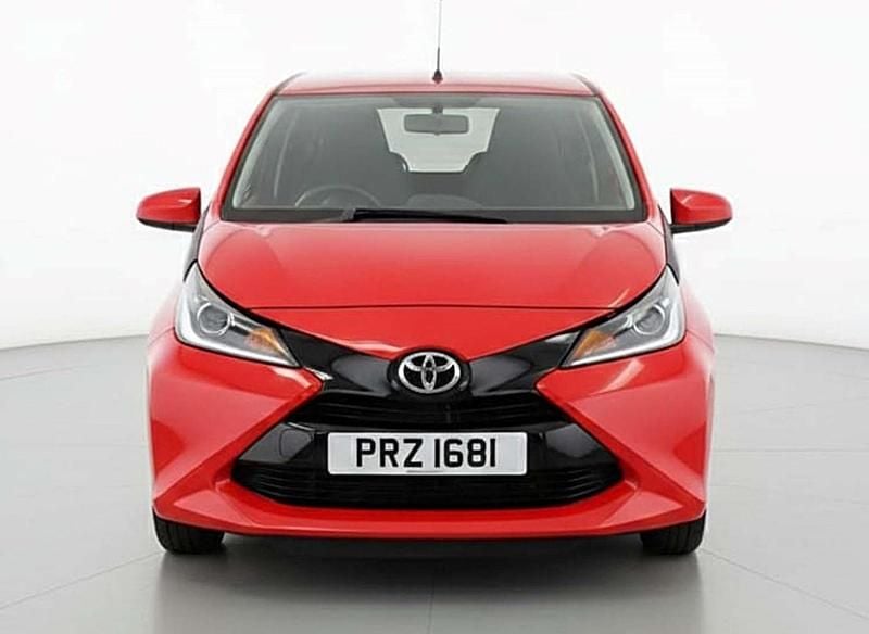 Begagnad Toyota Aygo Trend 2019 Röd Halvkombi