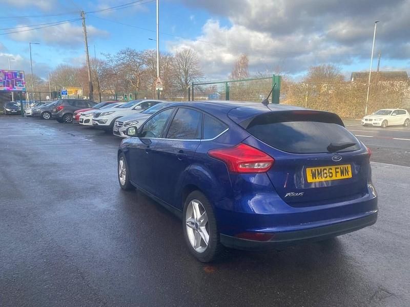 Used Ford Focus Zetec 120 HP (88 kW) 2016 Blue Hatchback