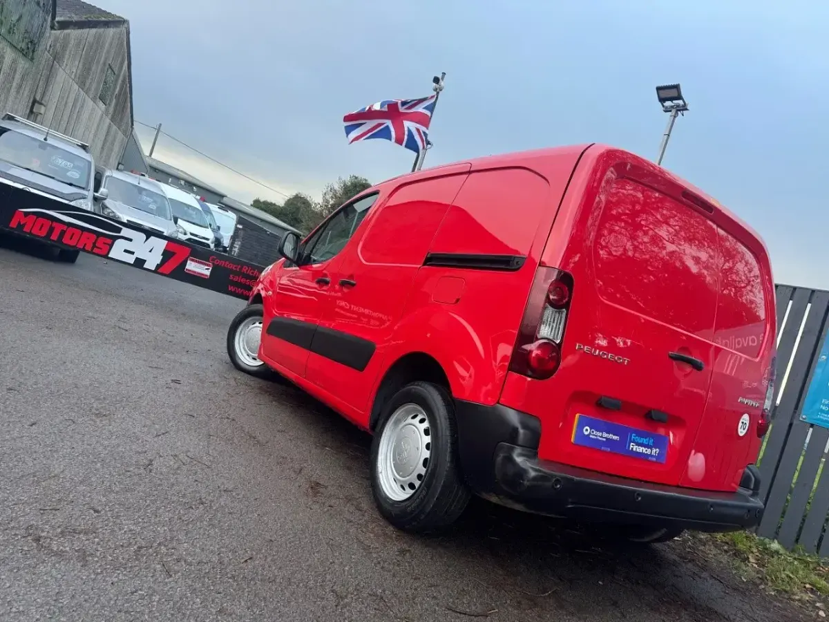 Used Peugeot Partner S 2012 Red MPV