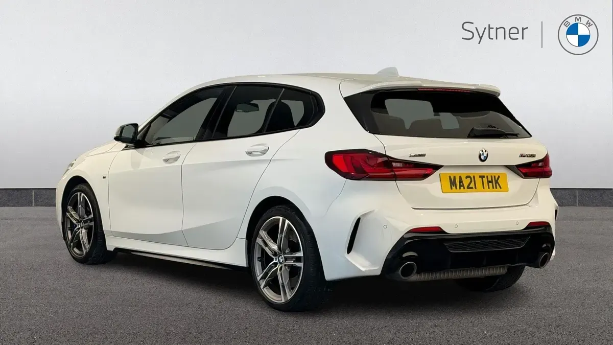 Usado BMW M135 Shadowline 302 CV (222 kW) 2021 Blanco Utilitario