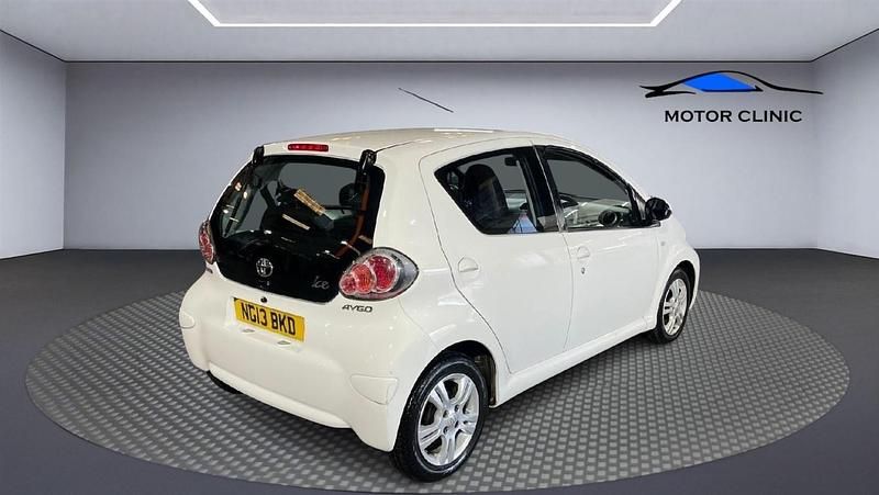 Used Toyota Aygo 68 HP (50 kW) 2013 White Hatchback