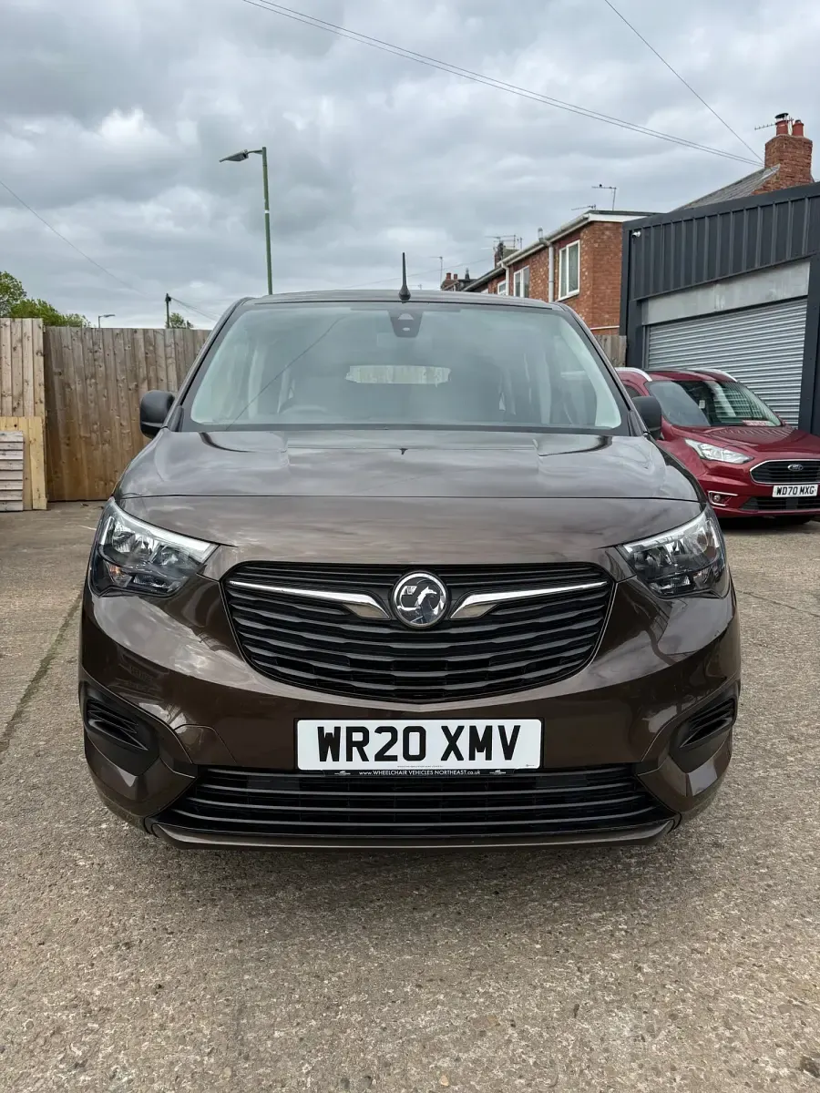 Used Vauxhall Combo Design Edition 110 HP (80 kW) 2020 Brown MPV
