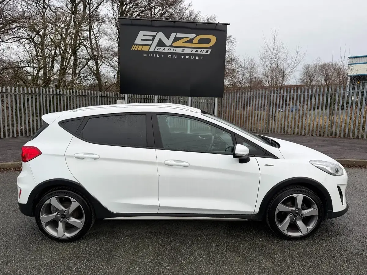 Używany Ford Fiesta Active 100 KM (73 kW) 2019 Biały Hatchback