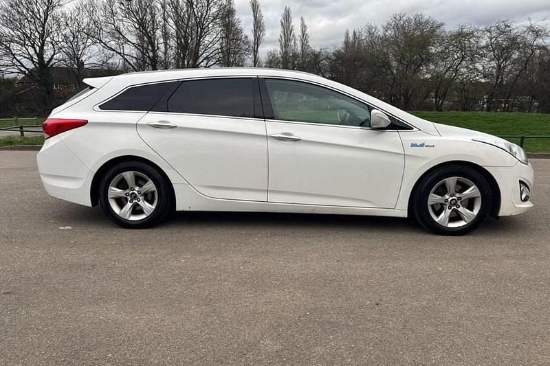 Used Hyundai i40 Style 136 HP (100 kW) 2013 White Estate