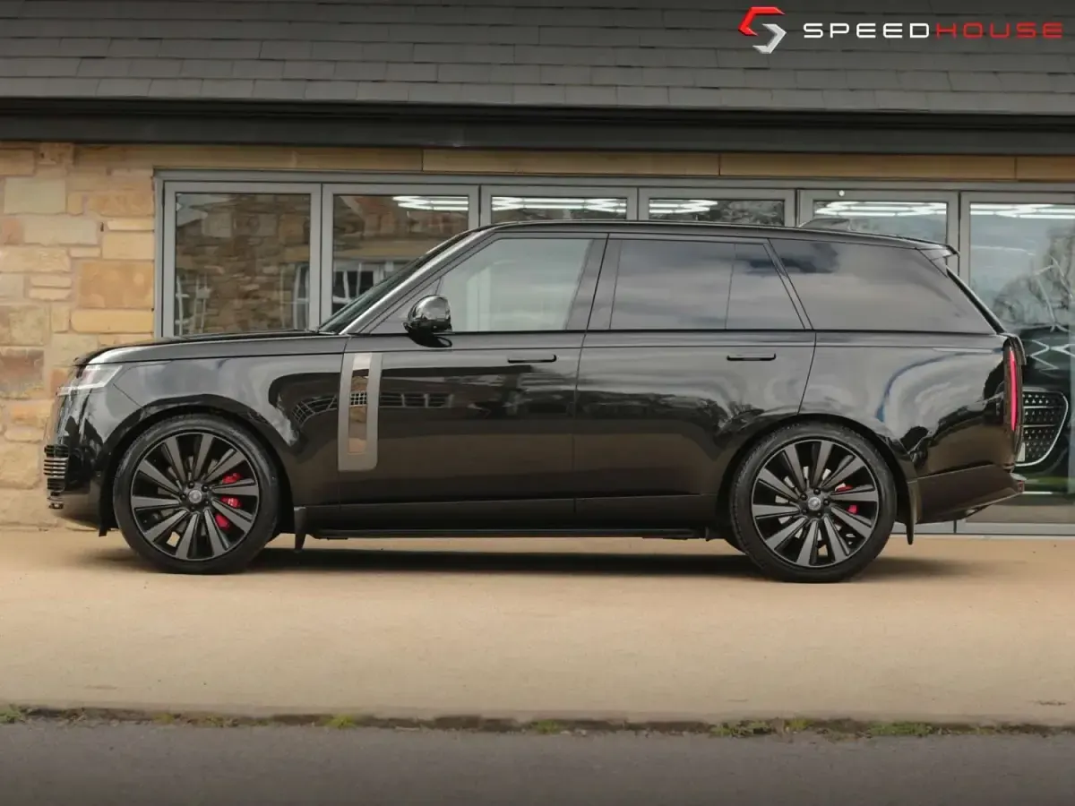 Begagnad Land Rover Range Rover 2024 Svart SUV