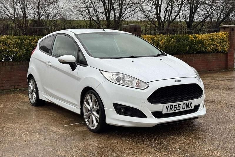 White Used 2015 Ford Fiesta Zetec Hatchback | £4,295 (Fair price) - Image 1/1