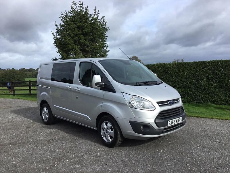 Usado Ford Transit Custom Limited 130 HP (95 kW) 2016 Prateado Van