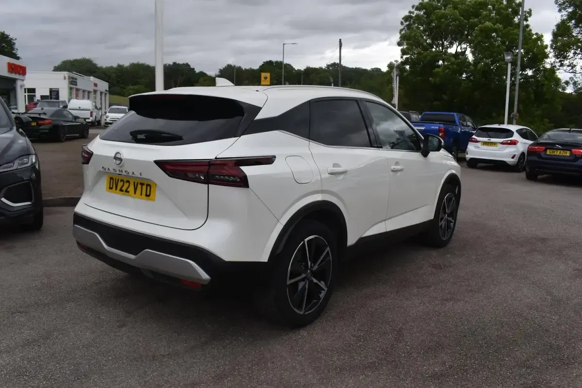Used Nissan Qashqai Tekna 138 HP (101 kW) 2022 White SUV