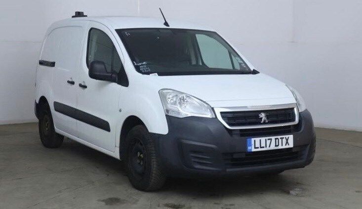 White Used 2017 Peugeot Partner MPV | £5,490 (Good price) - Image 1/1