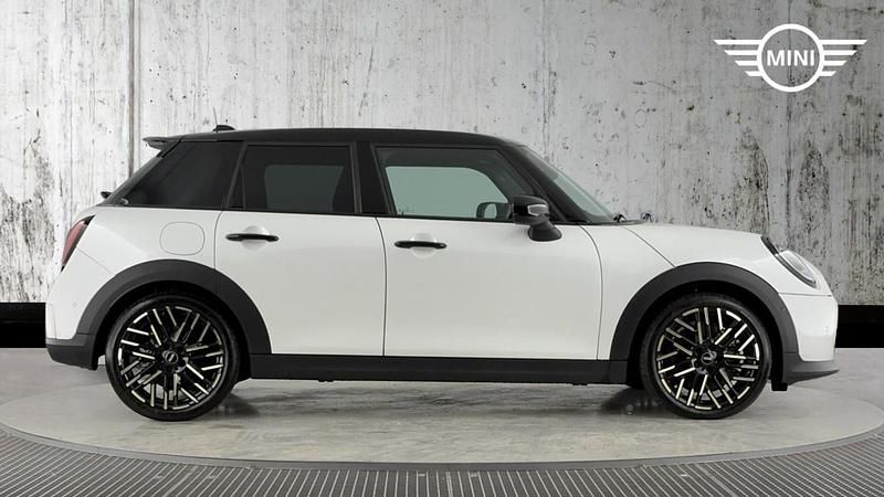 Used Mini Cooper S Hatch 201 HP (147 kW) 2024 White Hatchback