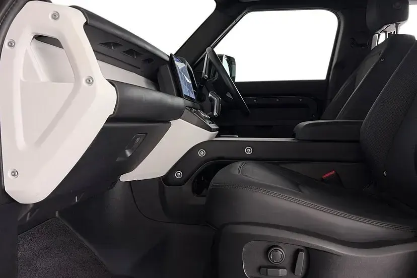 Used Land Rover Defender SE Dynamic 250 HP (183 kW) 2024 Black SUV