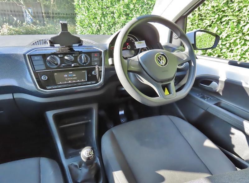 Used VW up! S 65 HP (47 kW) 2021 White Hatchback