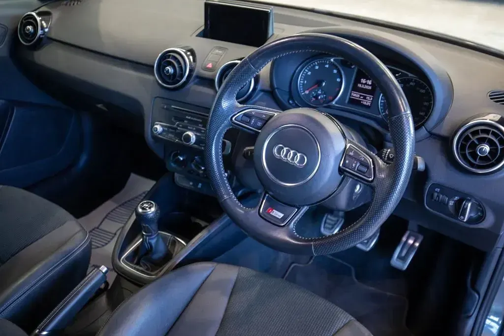 Usado Audi A1 S-Line 125 CV (91 kW) 2018 Gris Utilitario