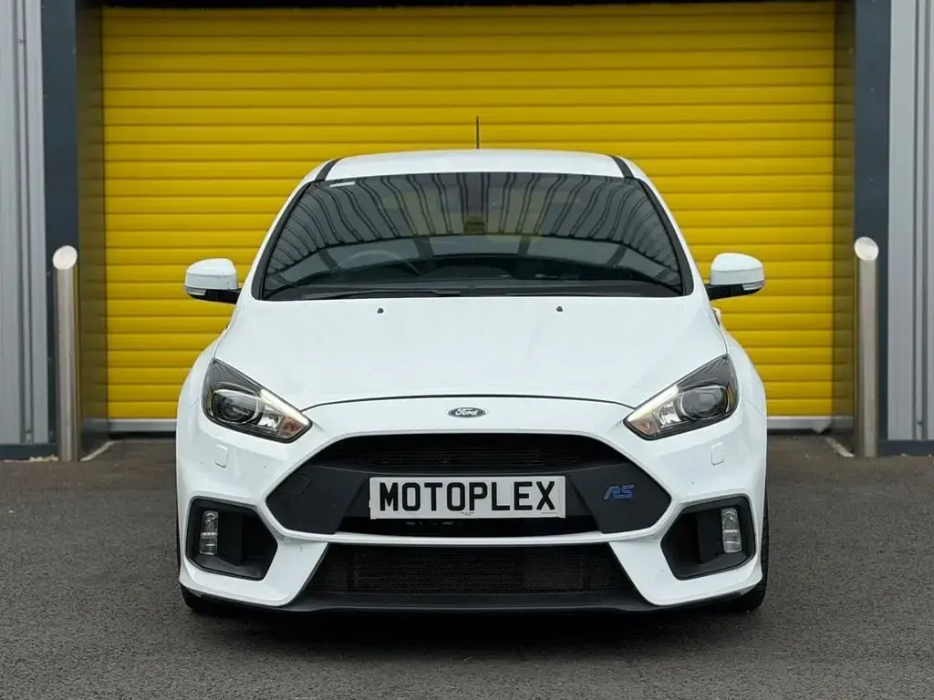 Used Ford Focus RS 350 HP (257 kW) 2017 White Hatchback