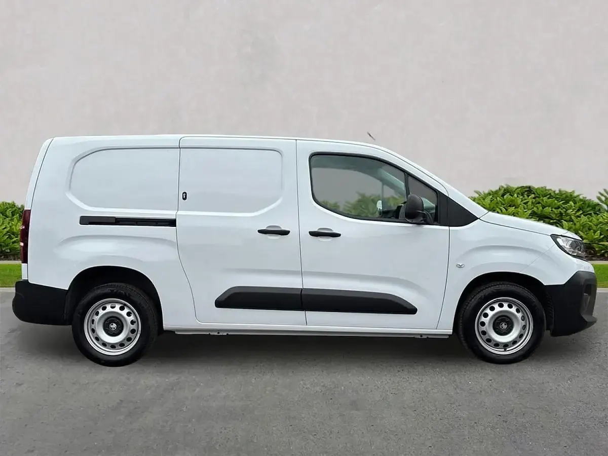 Used Vauxhall Combo S 2024 White MPV