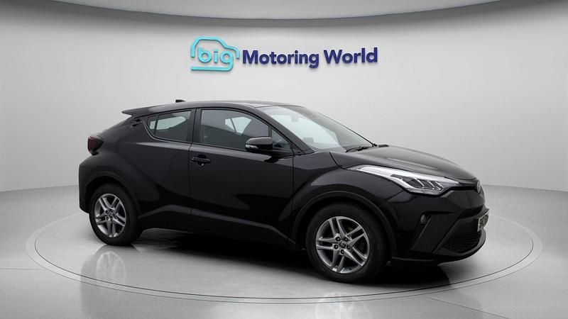 Used 2023 Toyota C-HR SUV | £18,300 (Good price) - Image 1/4