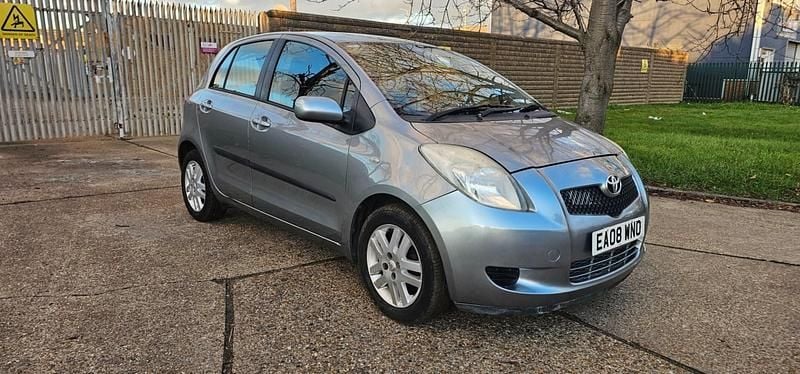 Silver Used 2008 Toyota Yaris Hatchback | £2,899 (Good price) - Image 1/4