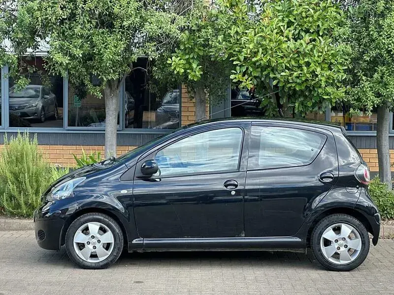 Used Toyota Aygo 68 HP (50 kW) 2010 Black Hatchback