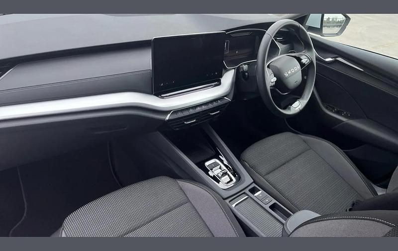 Used Skoda Octavia SE Technology 113 HP (83 kW) 2025 White Estate