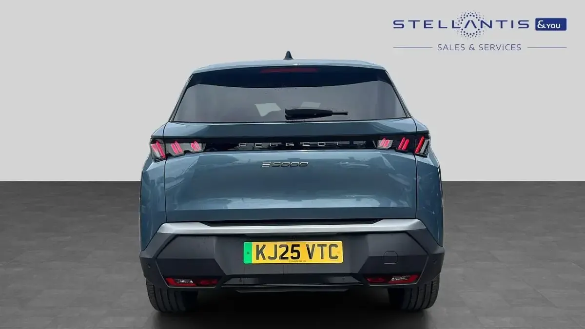 Used Peugeot e-5008 Allure 152 kW (207 HP) 2025 Blue SUV