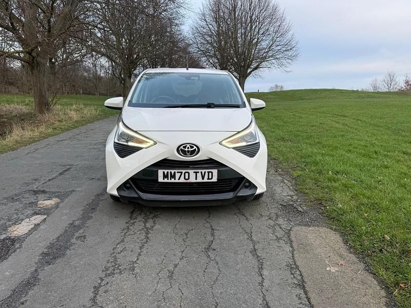 Used Toyota Aygo X-play 72 HP (52 kW) 2021 White Hatchback