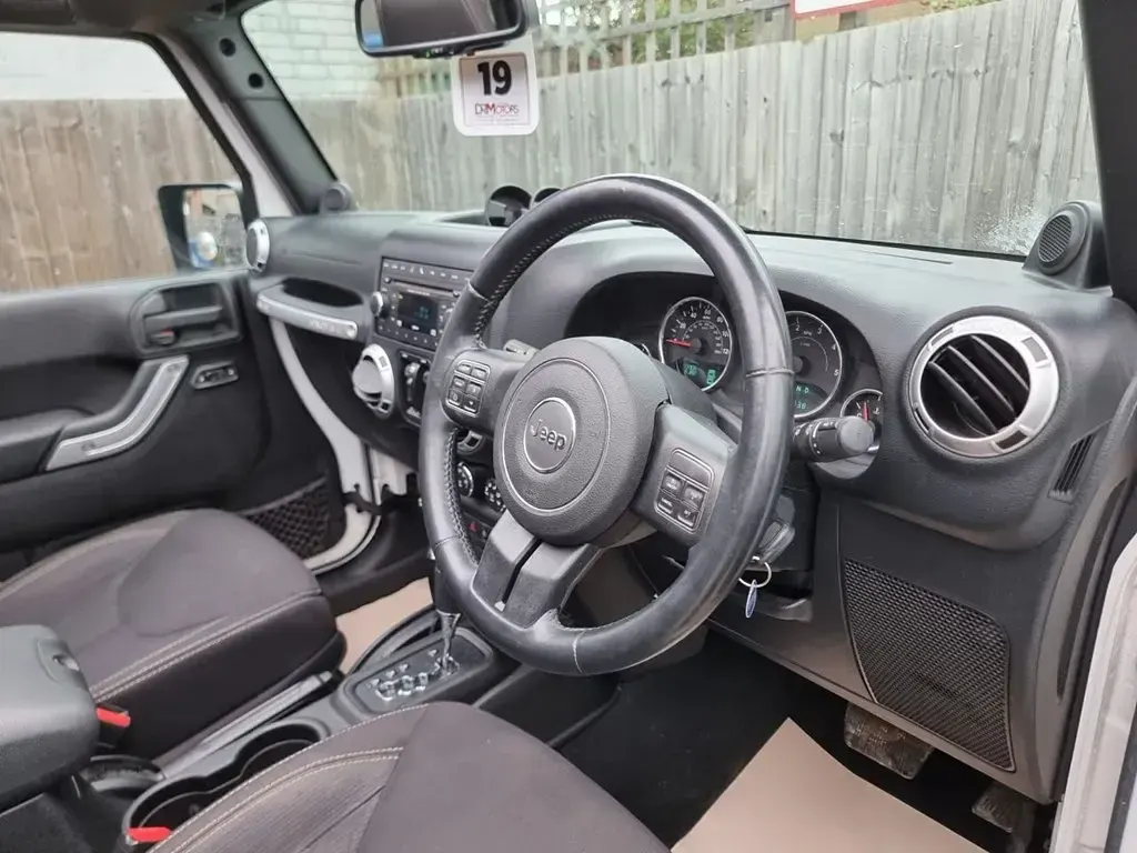 Begagnad Jeep Wrangler Sahara 197 HK (144 kW) 2014 Vit SUV