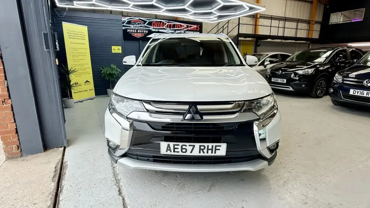 Used Mitsubishi Outlander 147 HP (108 kW) 2017 White SUV