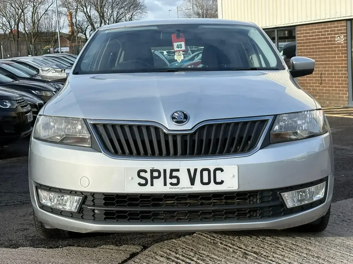 Begagnad Skoda Rapid SE 90 HK (66 kW) 2015 Silver Halvkombi