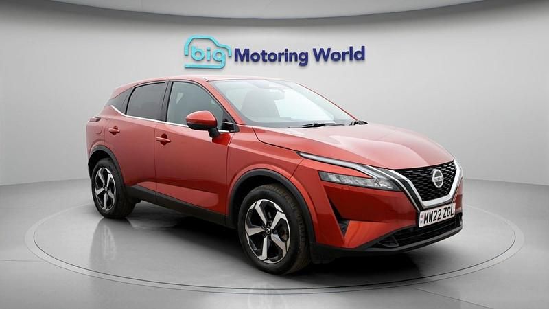 Used Nissan Qashqai N-Connecta 140 HP (102 kW) 2022 Red SUV