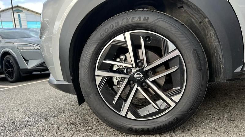 Used Nissan Juke N-Connecta 143 HP (105 kW) 2025 Blade silver SUV