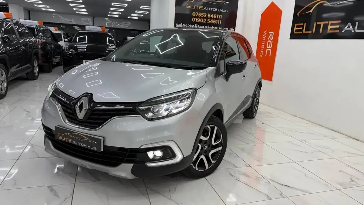Used Renault Captur Dynamique 90 HP (66 kW) 2018 Silver/black SUV