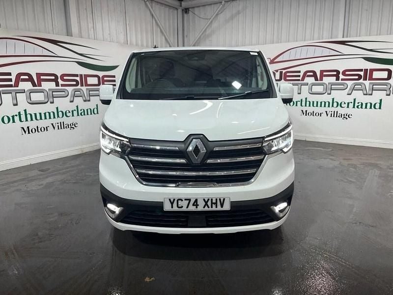 Usado Renault Trafic 150 HP (110 kW) 2024 Branco Monovolume