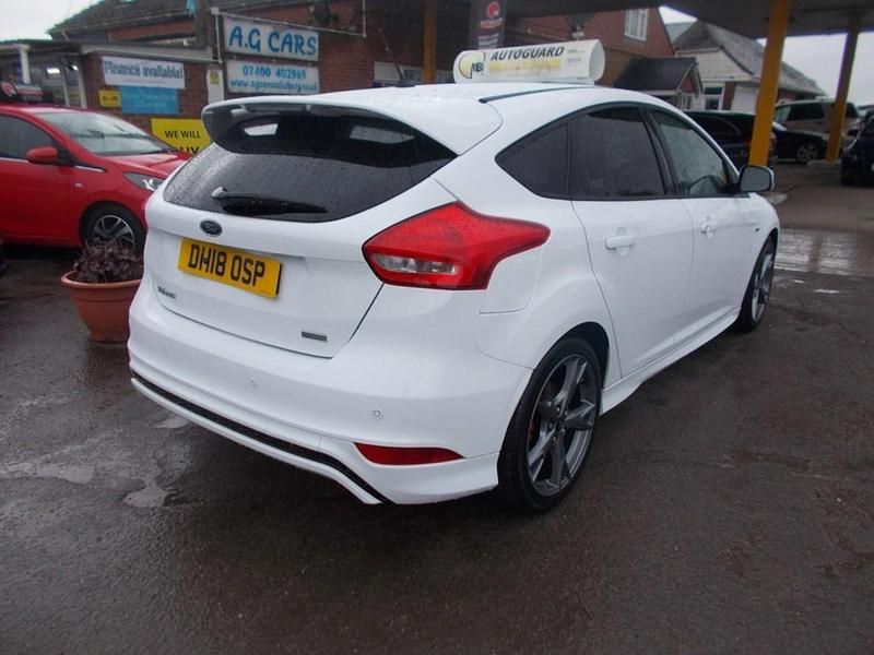 Used Ford Focus ST-Line X 140 HP (102 kW) 2018 White Hatchback
