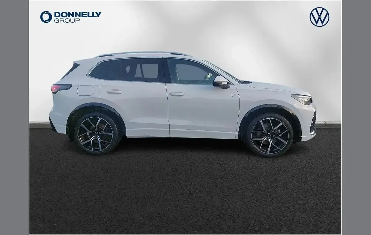 Used VW Tiguan R-line 150 HP (110 kW) 2024 White SUV