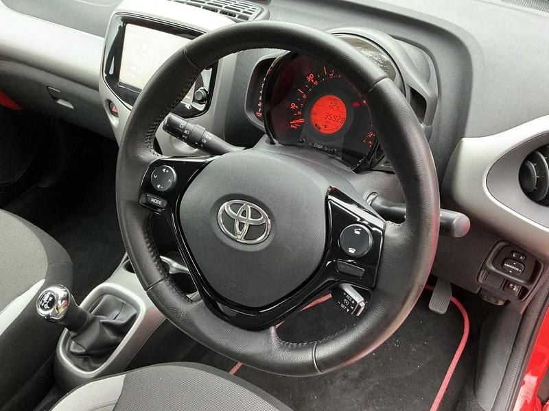 Used Toyota Aygo X-play 69 HP (50 kW) 2016 Orange Hatchback