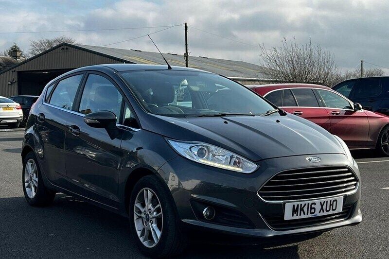 Red Used 2015 Ford Fiesta Zetec Hatchback | £5,695 (Fair price) - Image 1/1