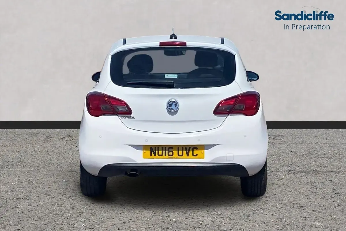 Used Vauxhall Corsa SRi 90 HP (66 kW) 2017 White Hatchback