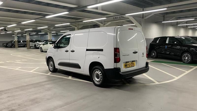Usado Peugeot Partner Premium 102 HP (75 kW) 2023 Branco Monovolume