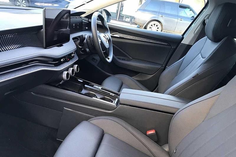 Used Skoda Superb SE L 150 HP (110 kW) 2024 Graphite grey metallic Hatchback