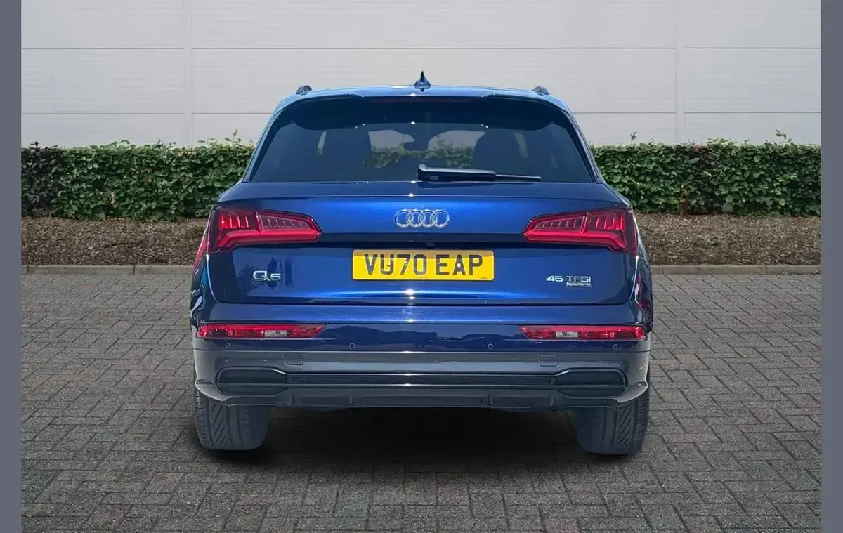 Used Audi Q5 Advanced 241 HP (177 kW) 2020 Blue SUV